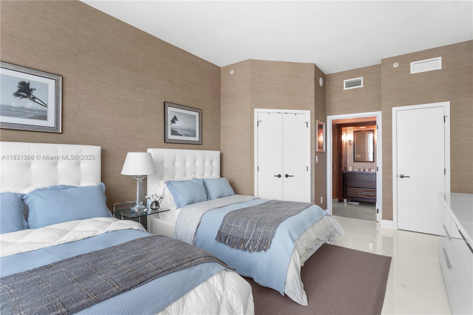 6801 Collins Ave Unit: PH05
