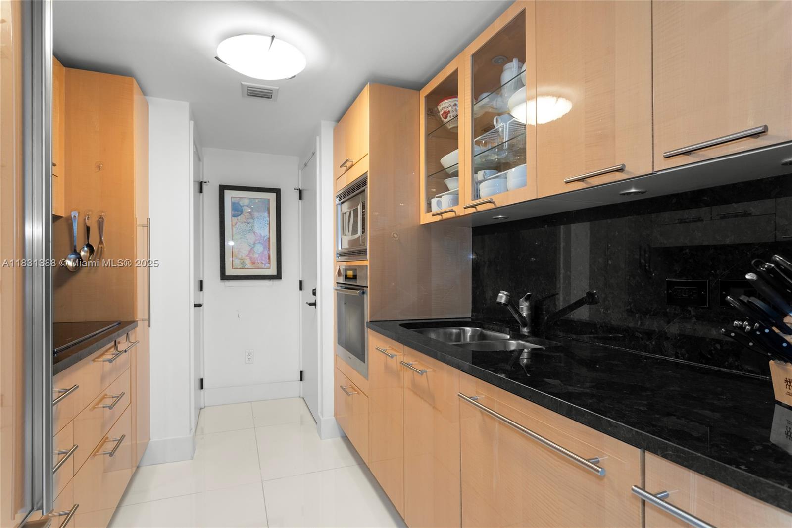 6801 Collins Ave Unit: PH05