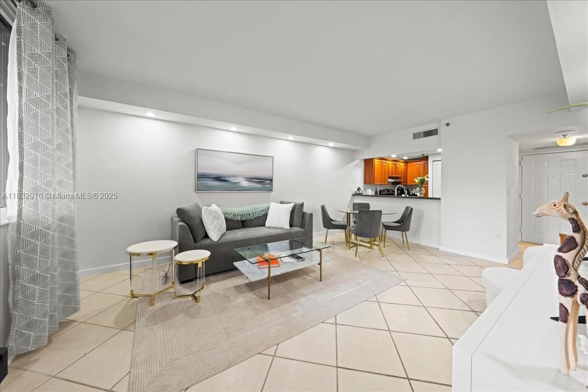 540 Brickell Key Dr # 412