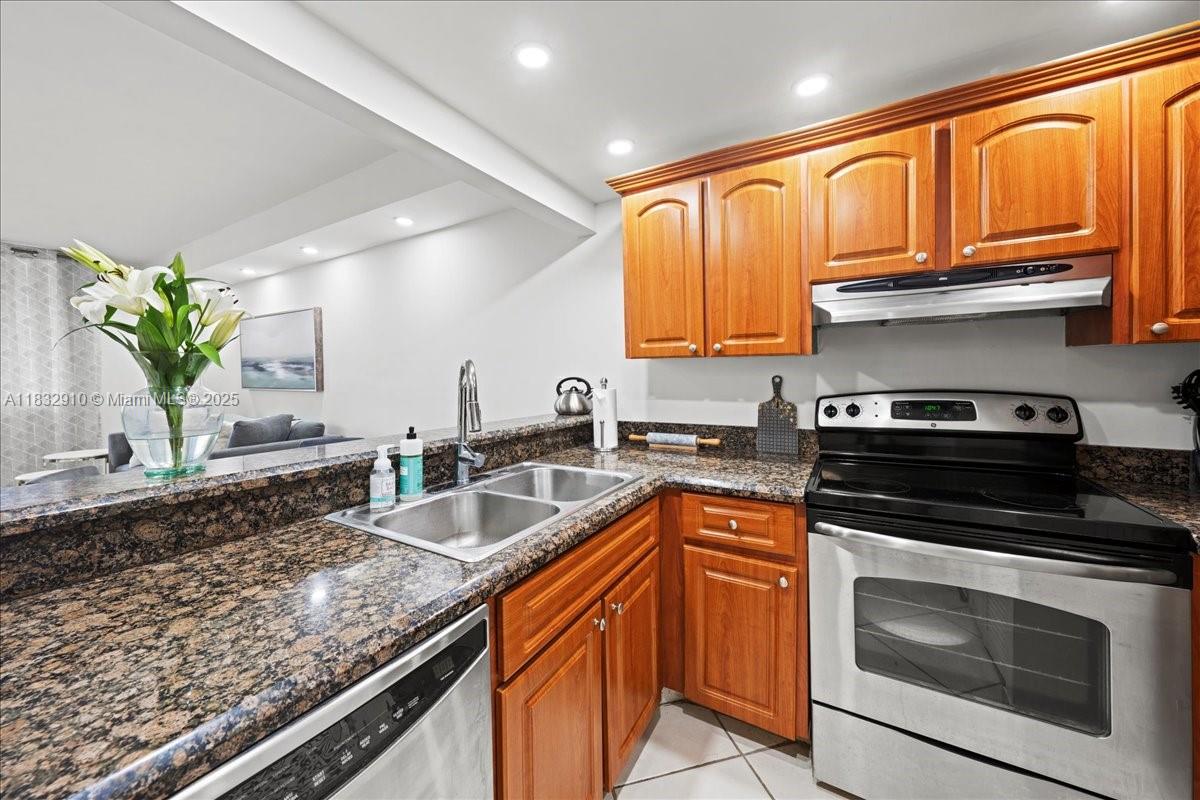 540 Brickell Key Dr # 412
