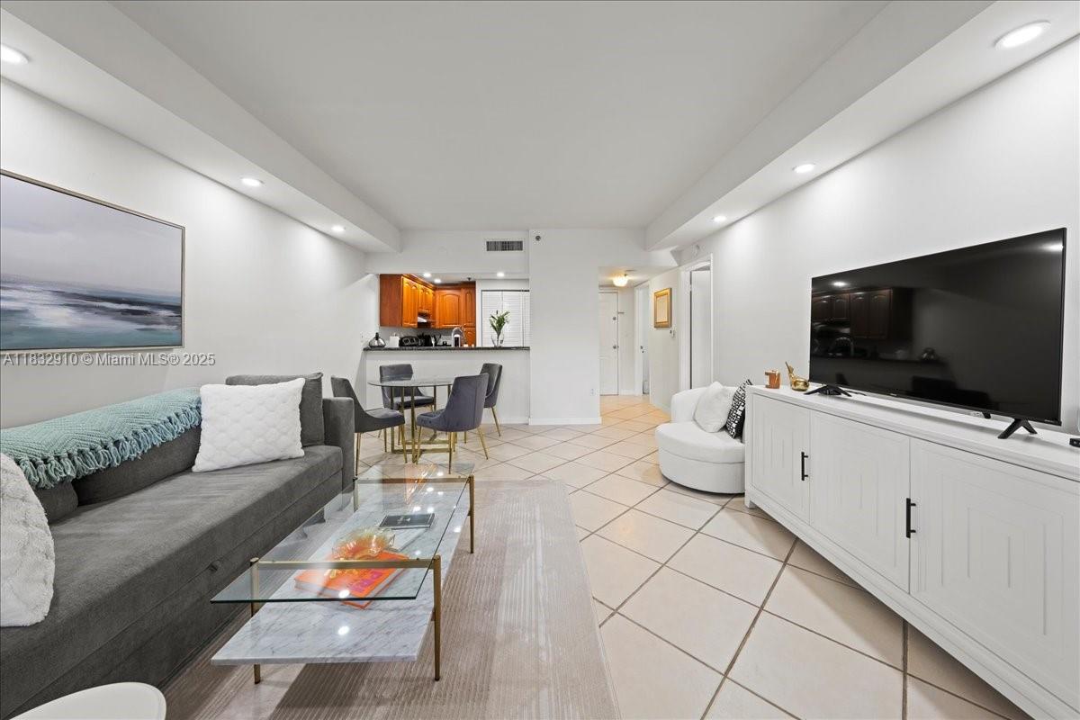 540 Brickell Key Dr # 412