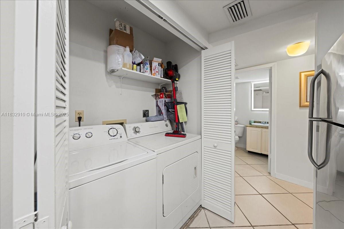 540 Brickell Key Dr # 412
