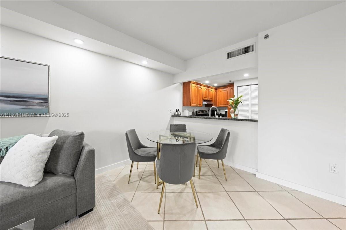 540 Brickell Key Dr # 412