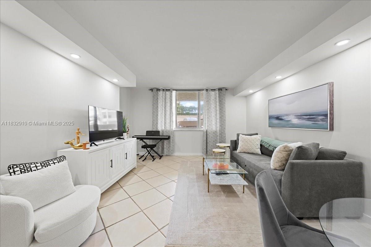 540 Brickell Key Dr # 412