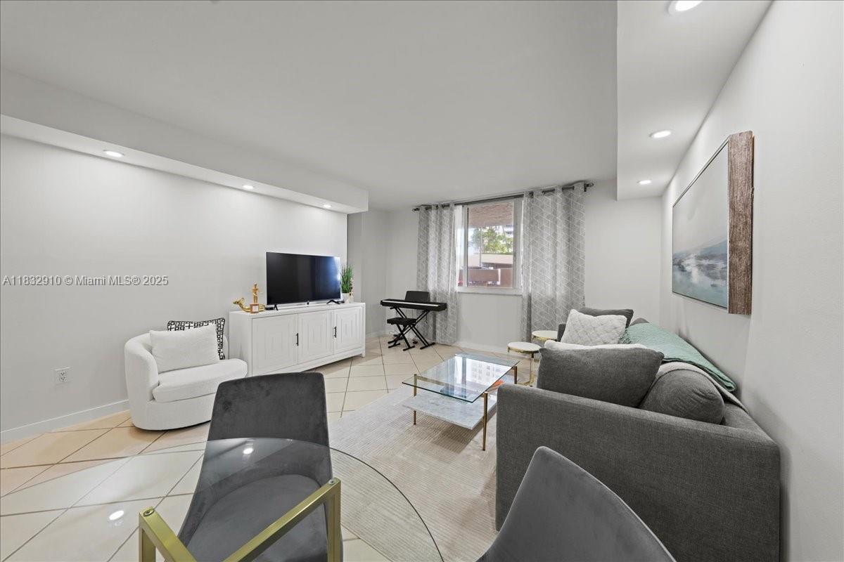 540 Brickell Key Dr # 412