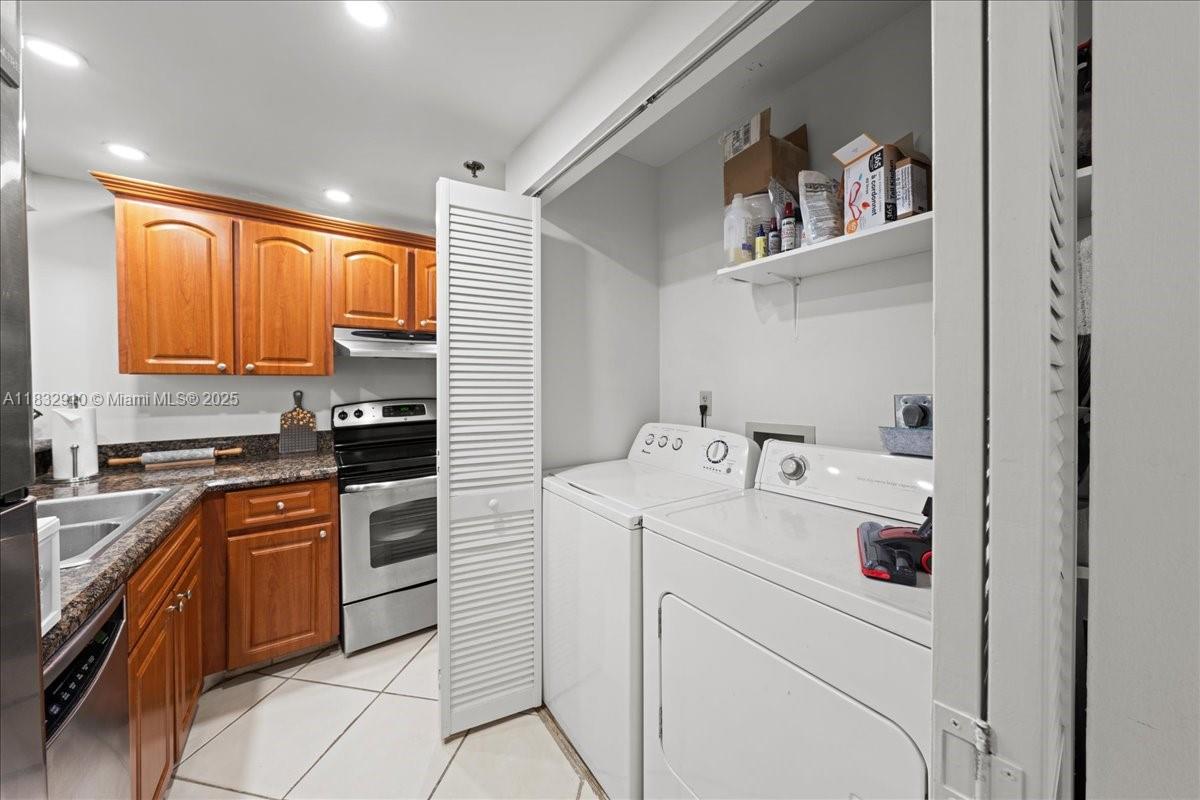 540 Brickell Key Dr # 412
