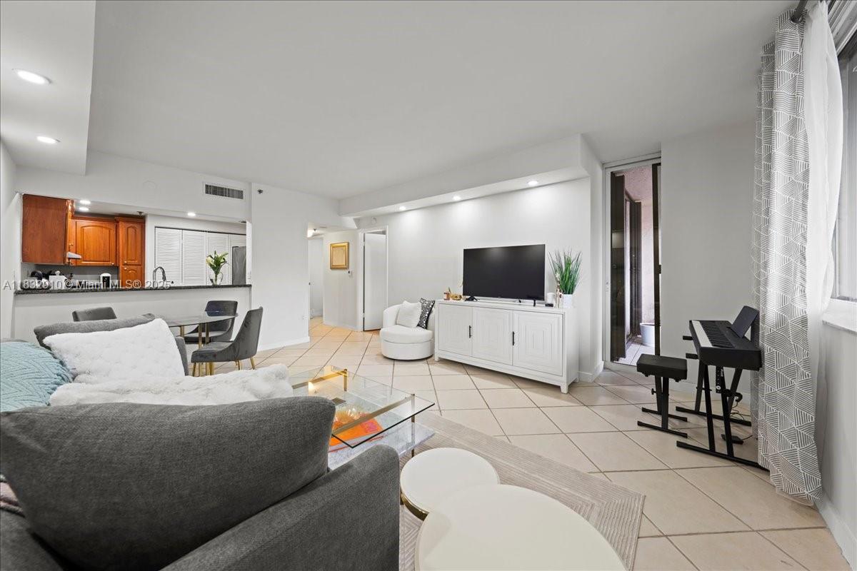540 Brickell Key Dr # 412