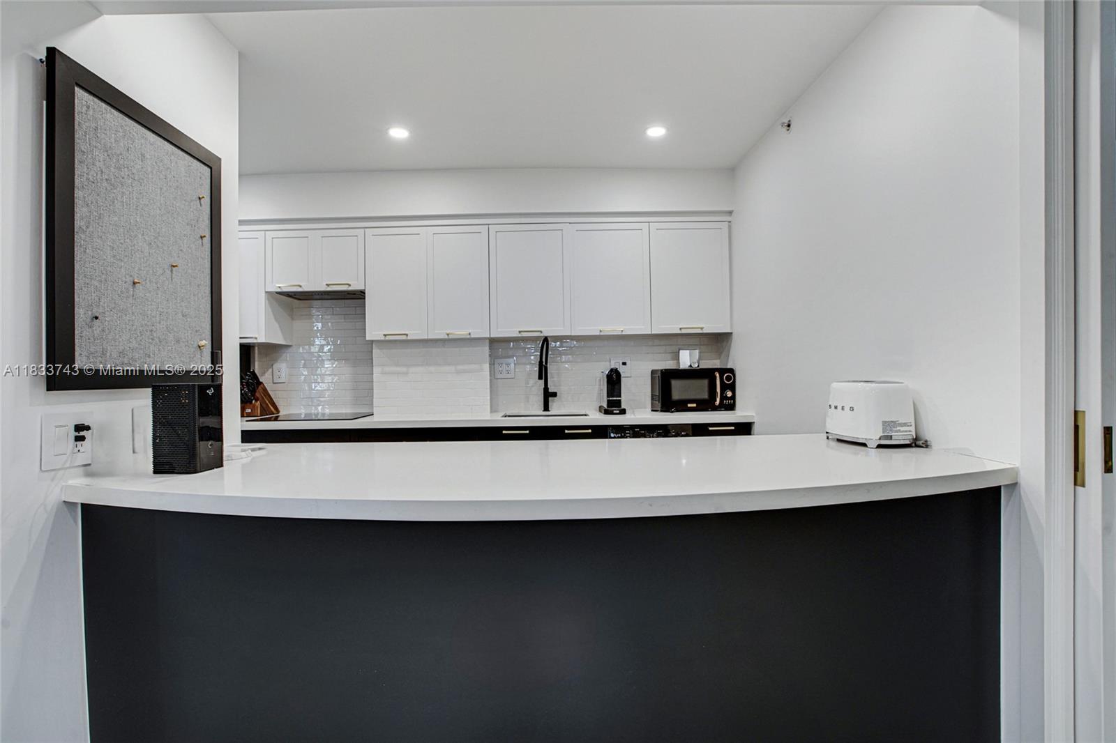 1621 Collins Ave # 504C