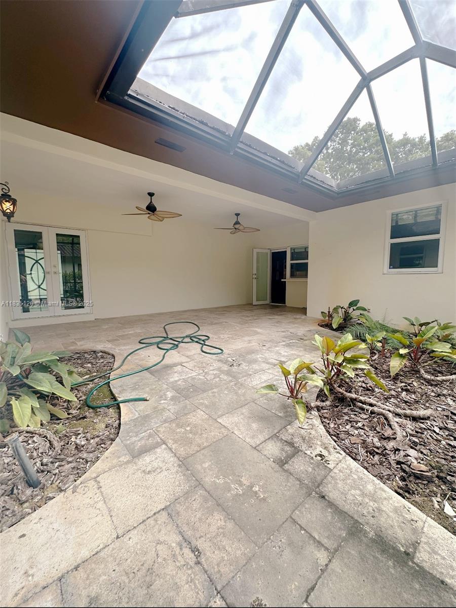 800 Valencia Ave Unit: ‘