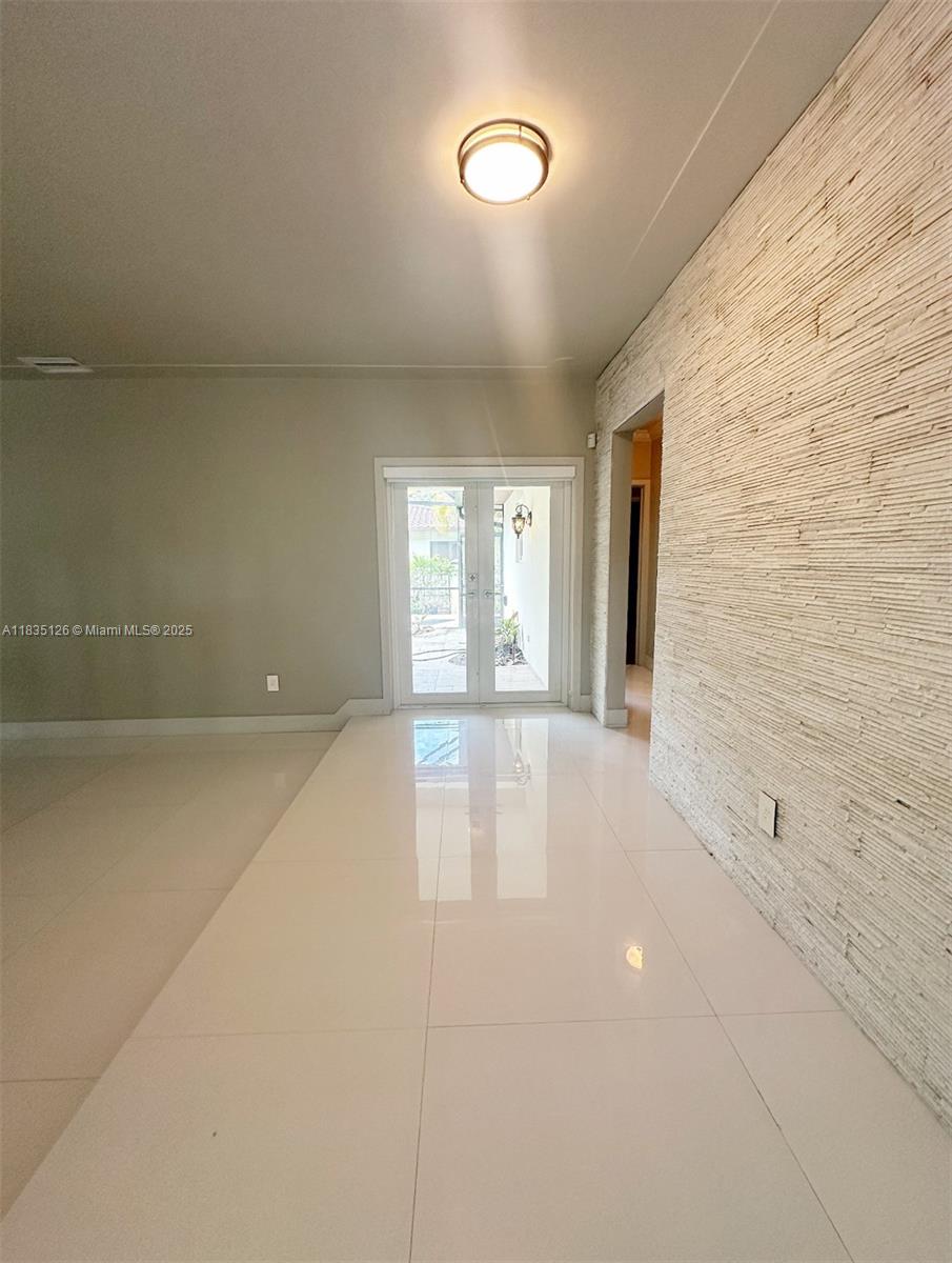 800 Valencia Ave Unit: ‘