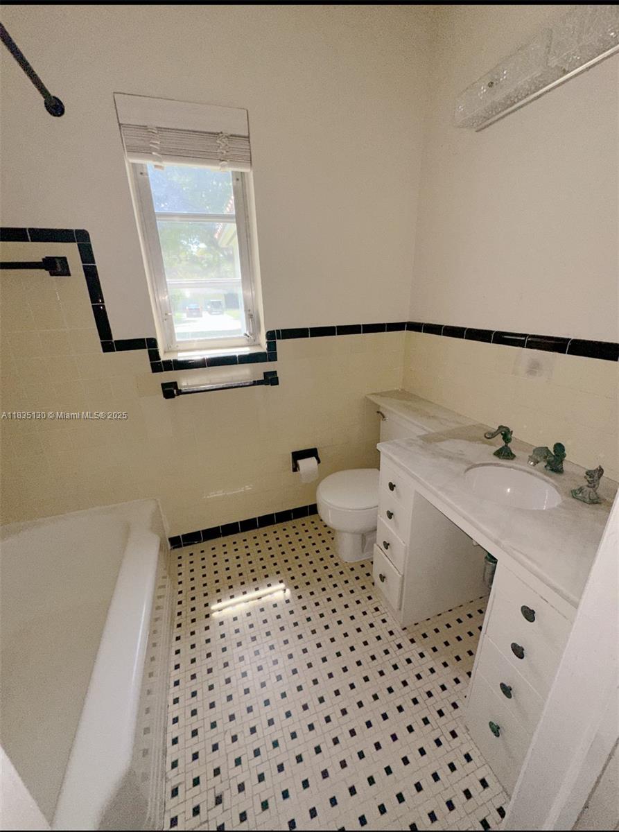 747 Palermo Ave Unit: ‘