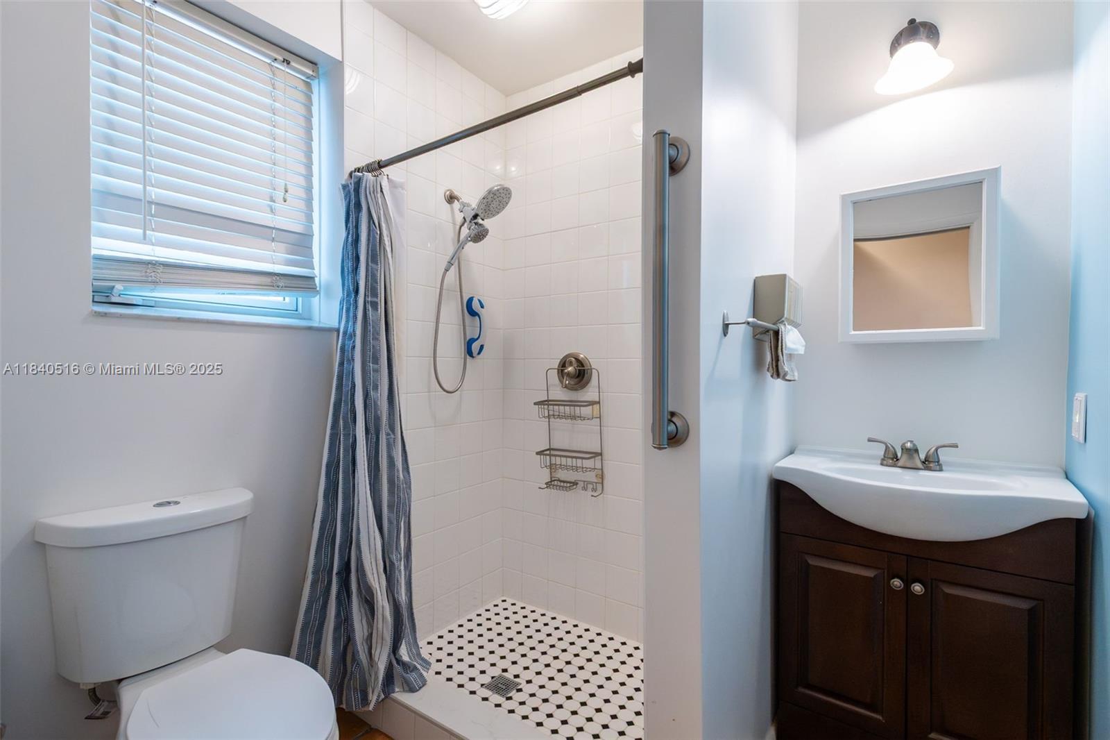 204 S Seacrest Cir