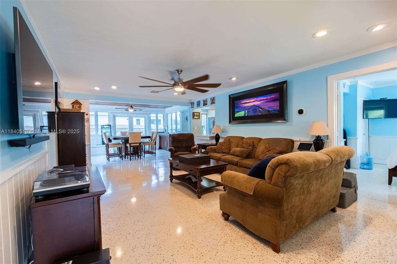 204 S Seacrest Cir