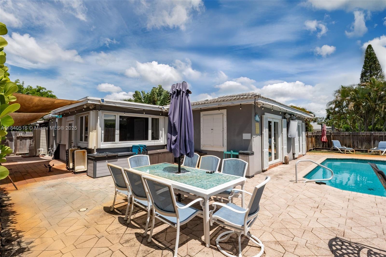 204 S Seacrest Cir
