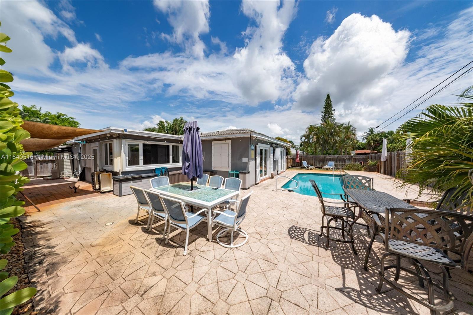 204 S Seacrest Cir