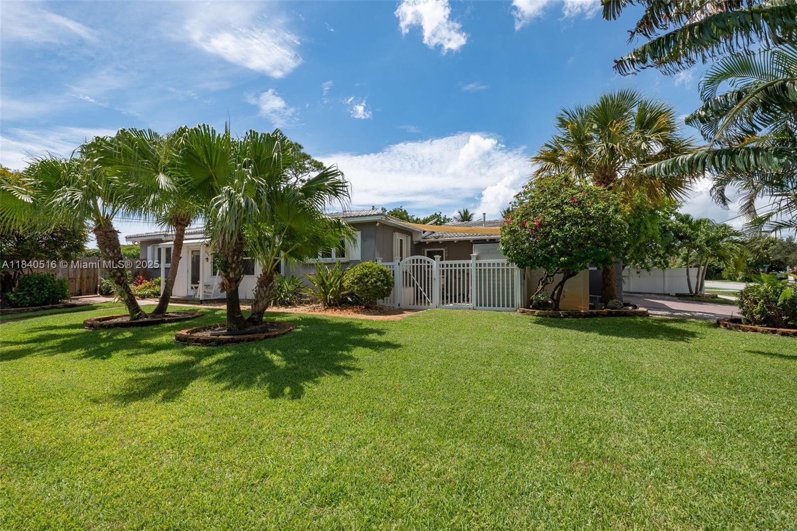 204 S Seacrest Cir