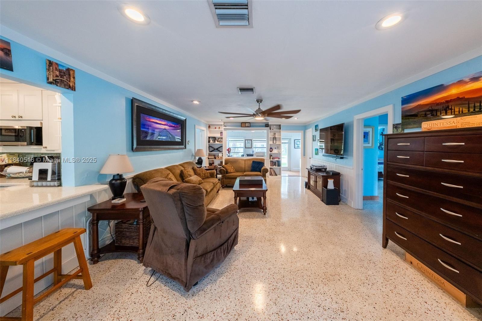204 S Seacrest Cir