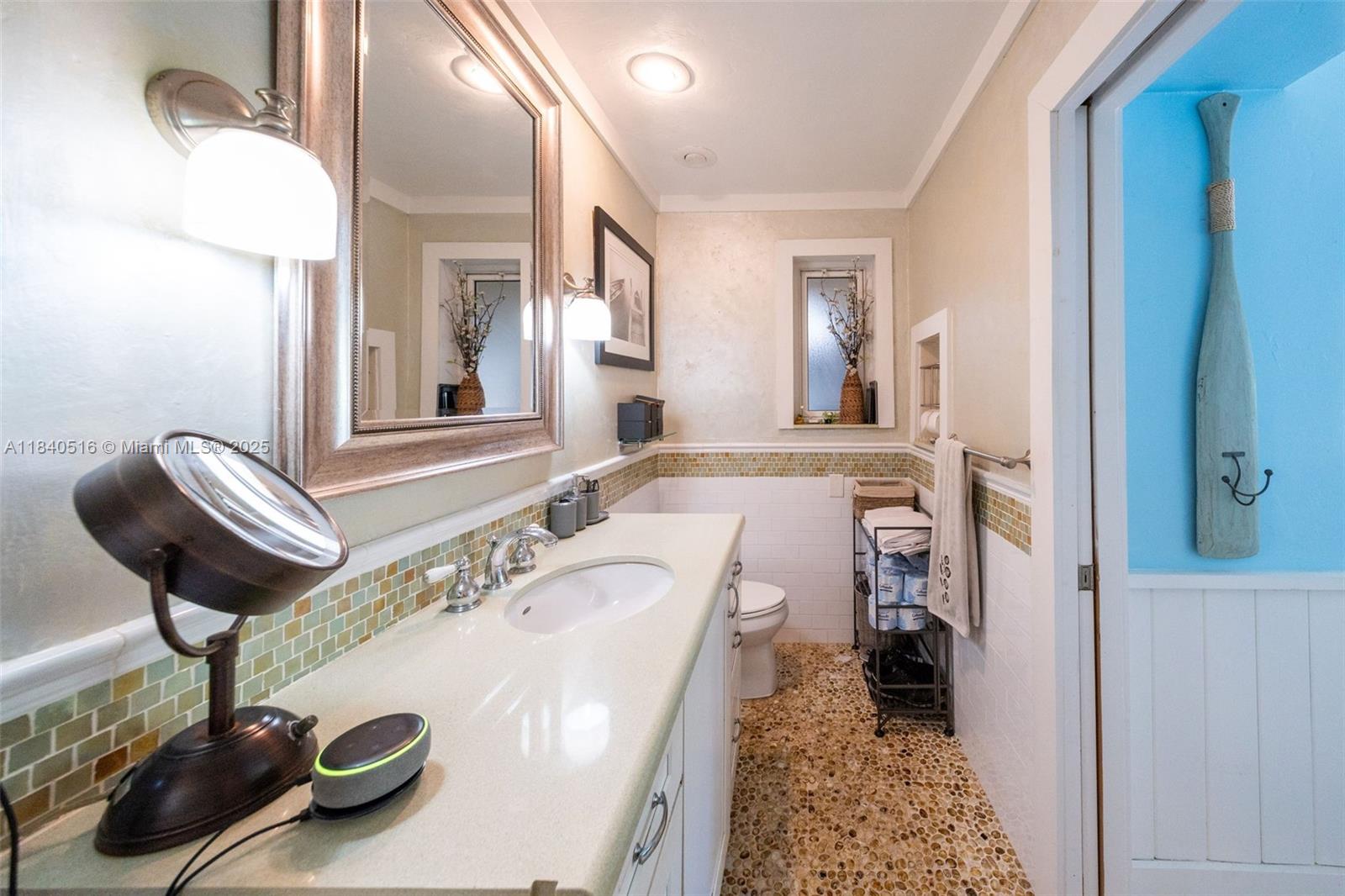204 S Seacrest Cir