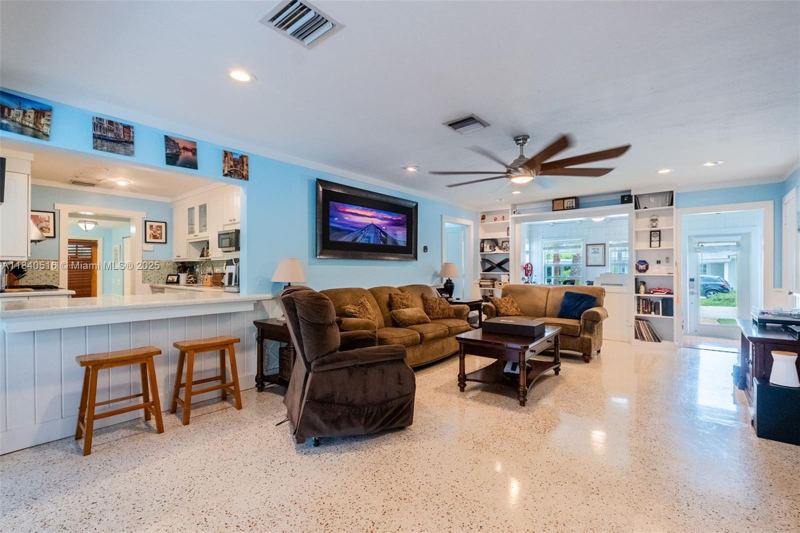 204 S Seacrest Cir