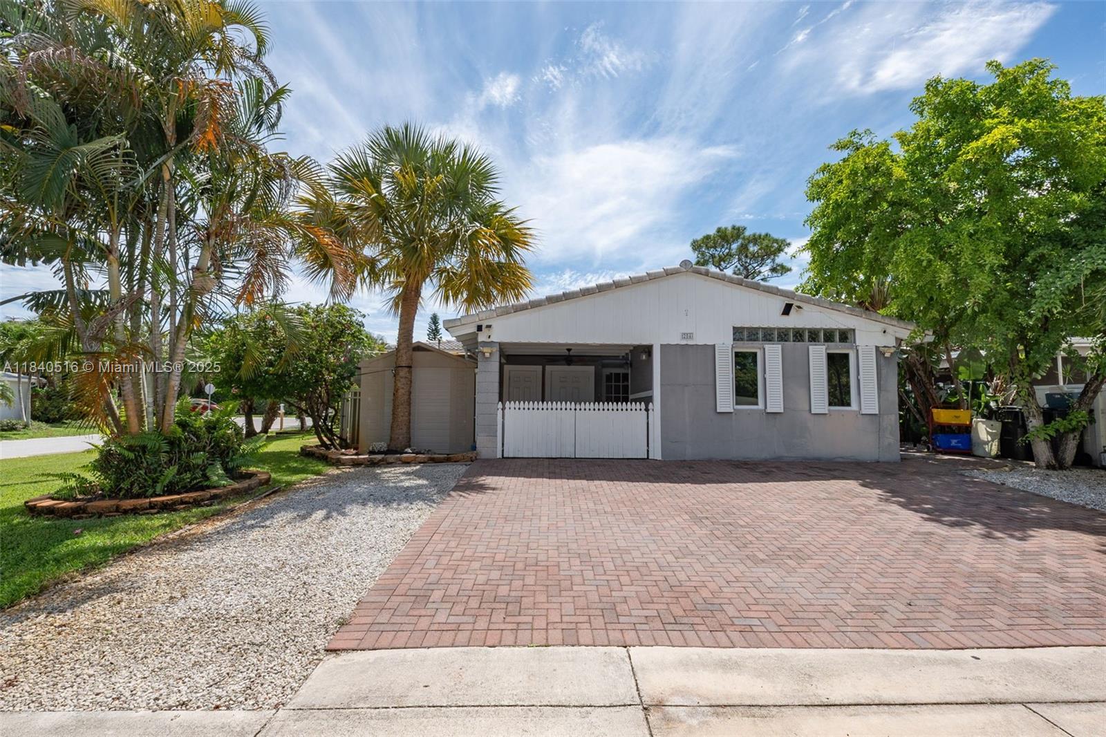 204 S Seacrest Cir