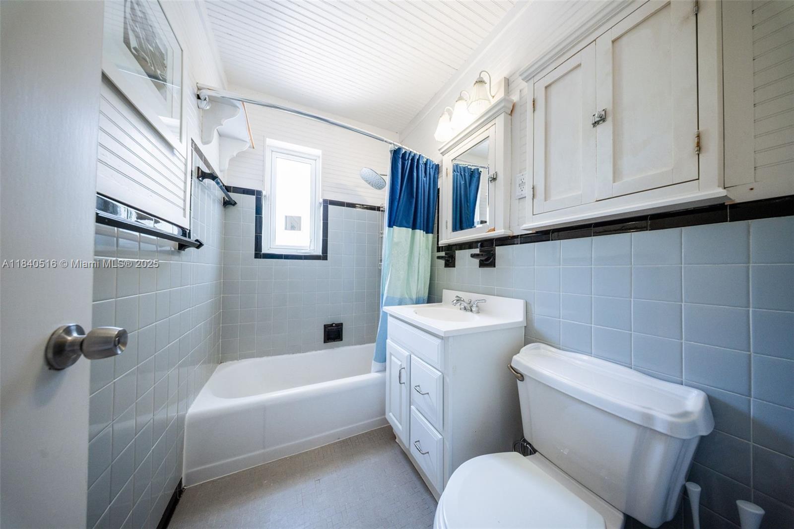 204 S Seacrest Cir