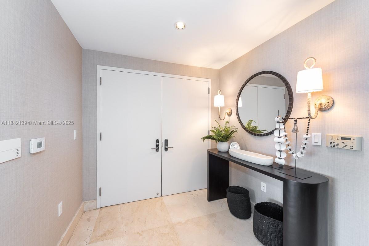 17121 Collins Ave # 904