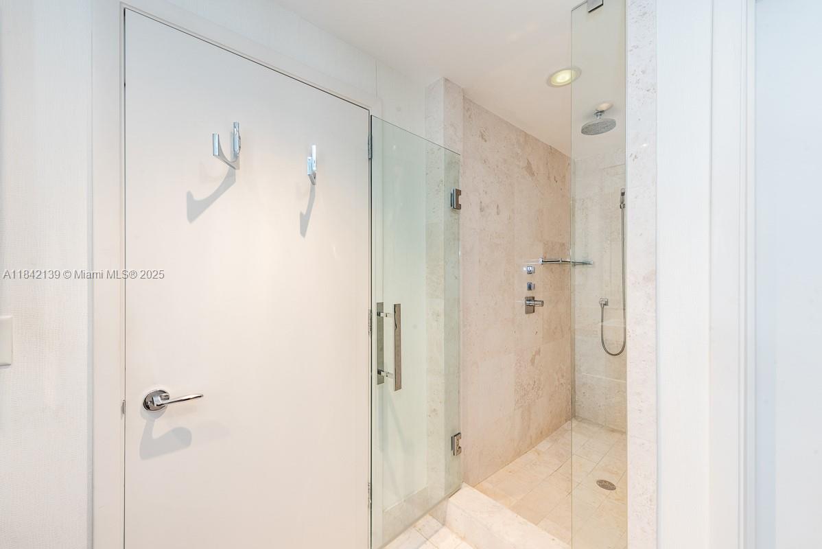 17121 Collins Ave # 904