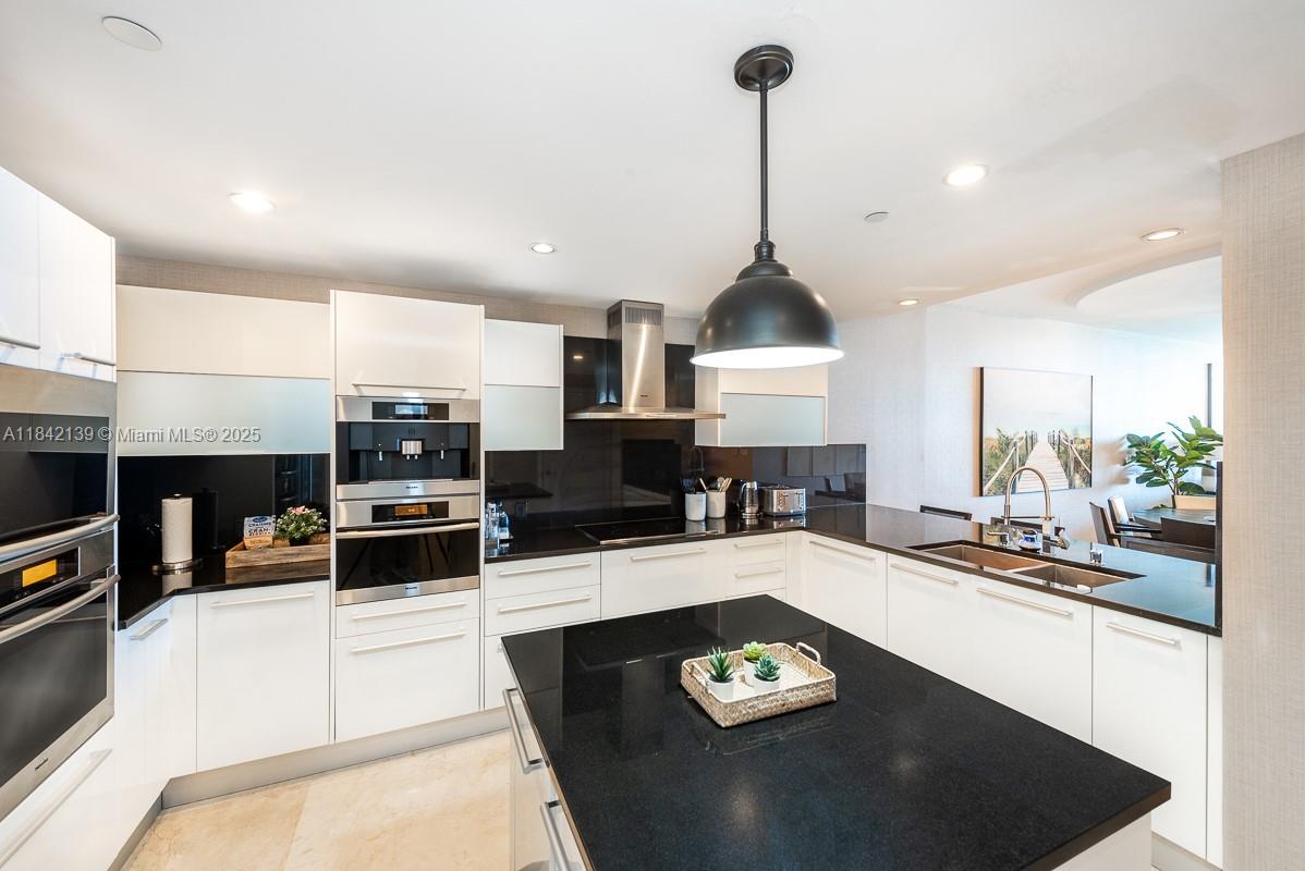 17121 Collins Ave # 904