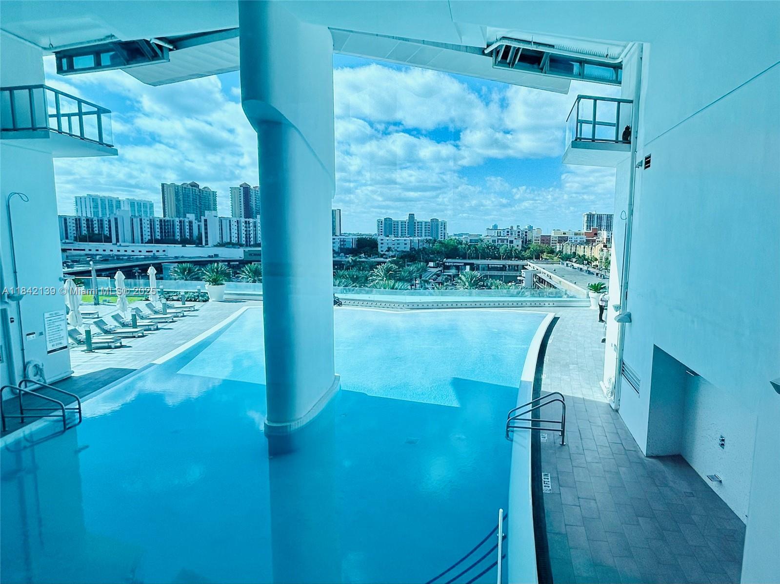 17121 Collins Ave # 904