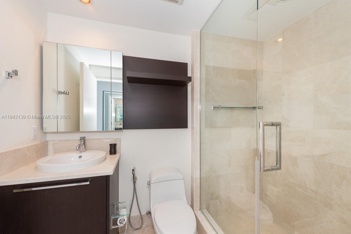 17121 Collins Ave # 904