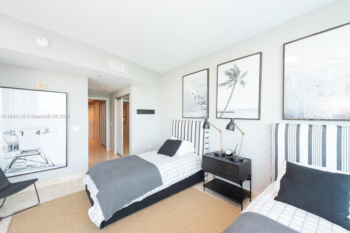 17121 Collins Ave # 904