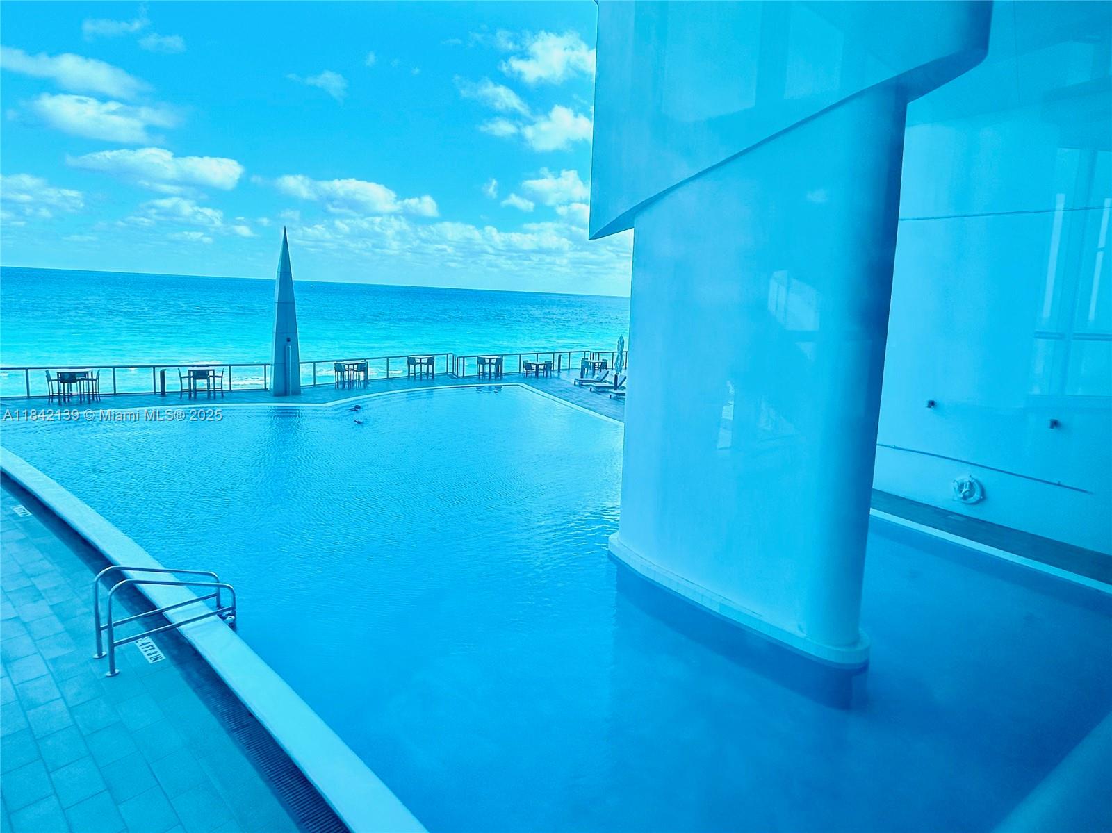 17121 Collins Ave # 904