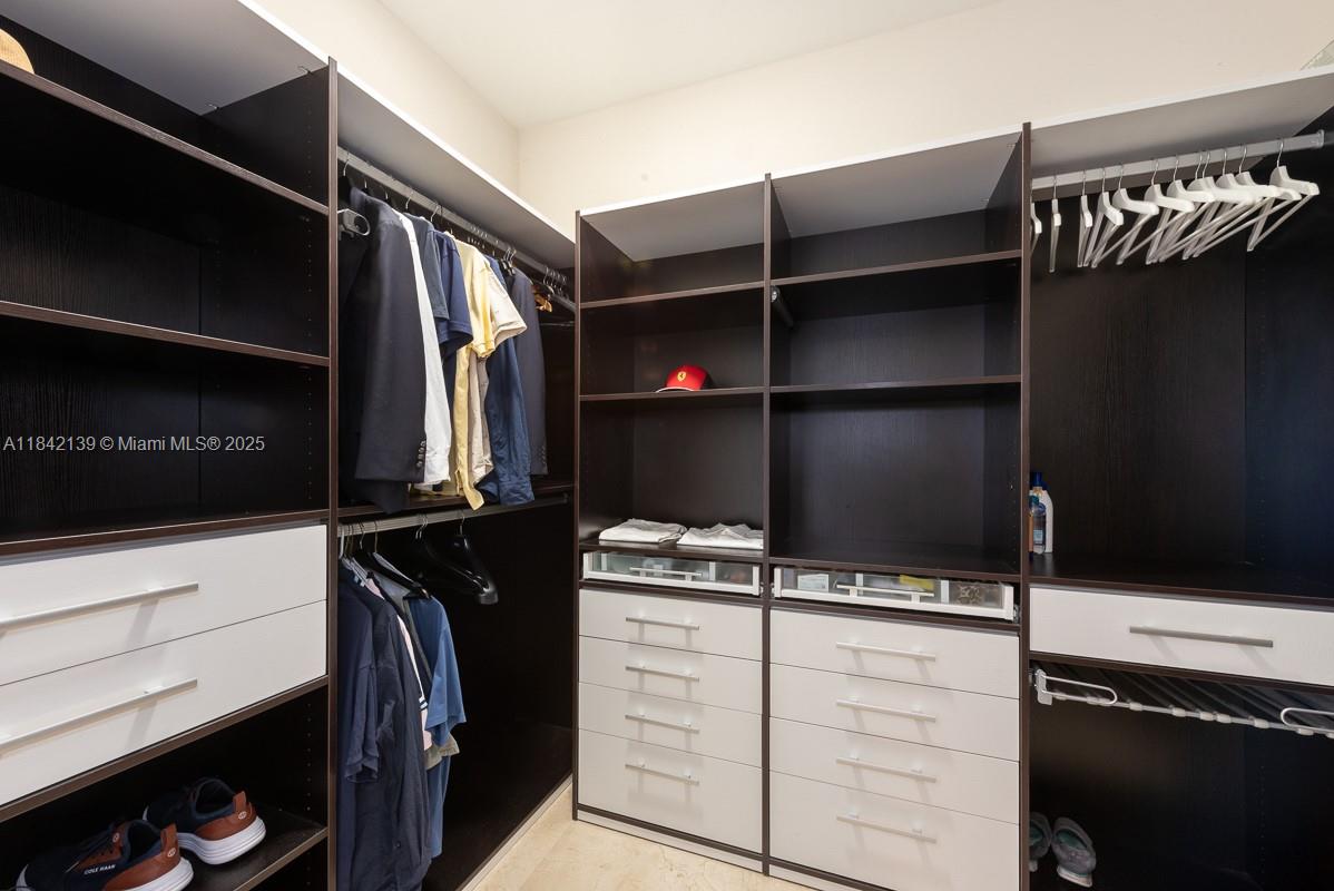 17121 Collins Ave # 904