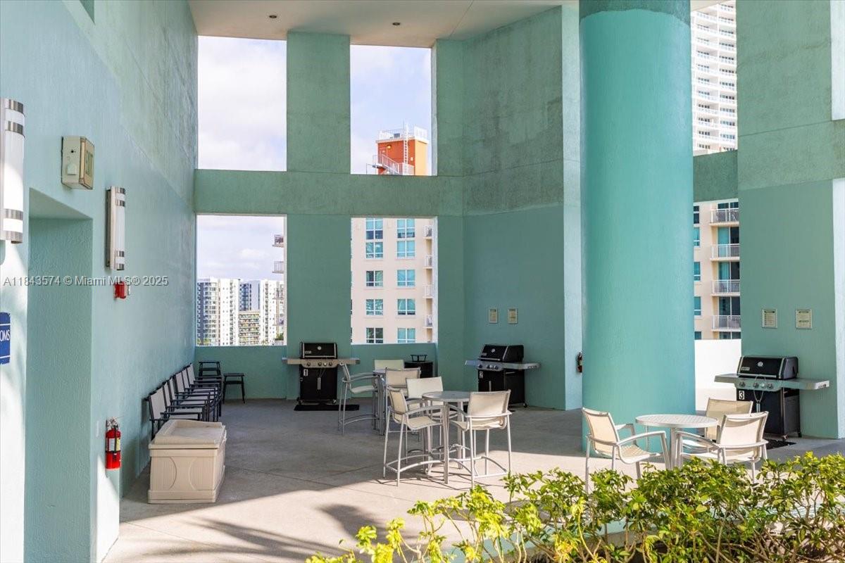 1900 N Bayshore Dr # 4210