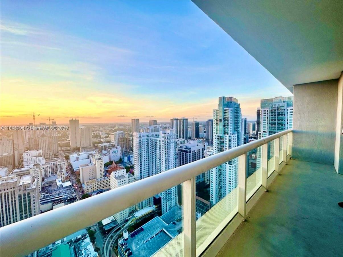 50 Biscayne Blvd # 4803