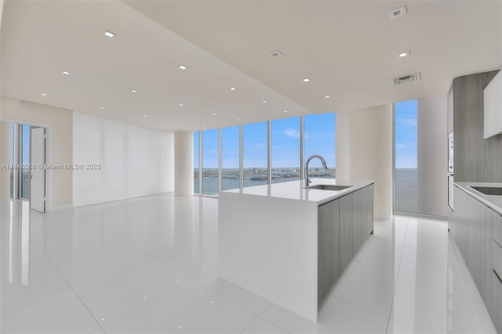 2900 NE 7th Ave # 4407