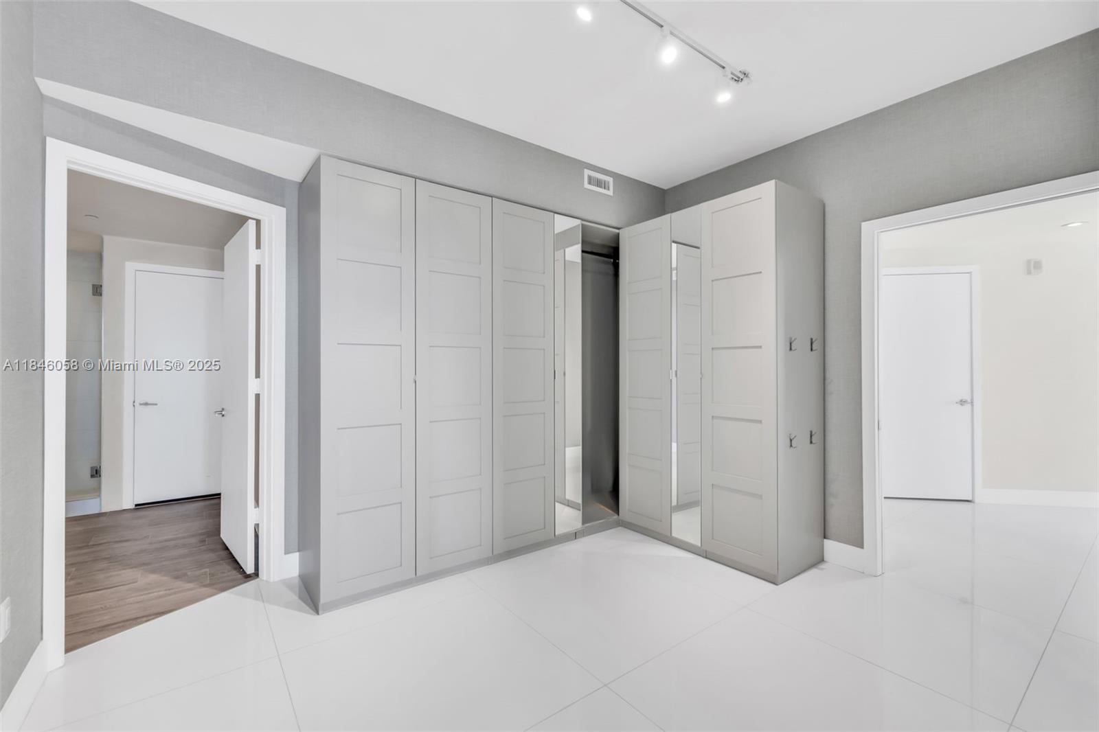 2900 NE 7th Ave # 4407