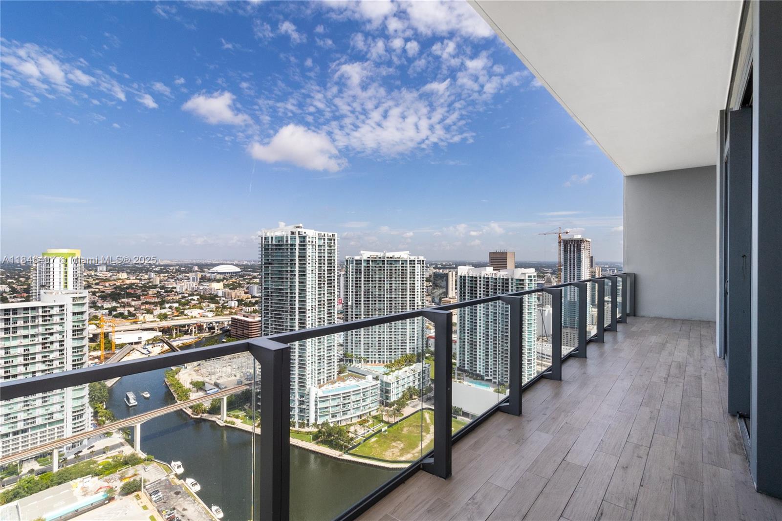68 SE 6th St # 4006