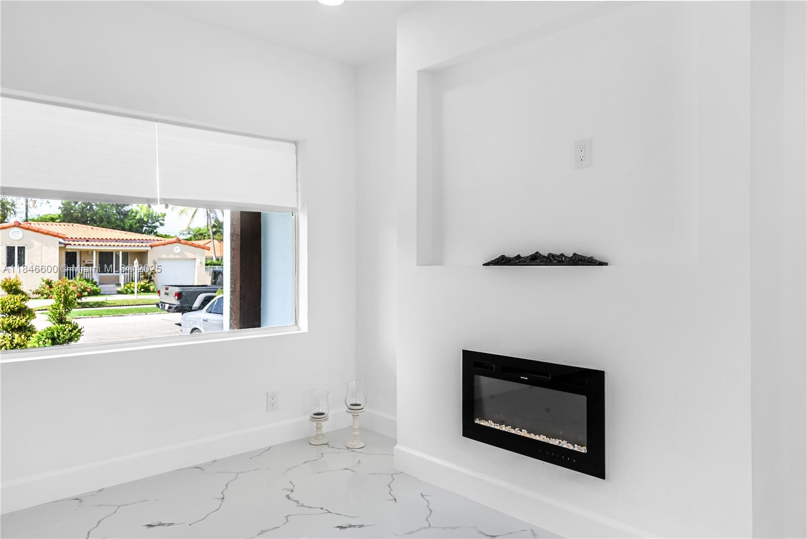 2431 SW 19th St Unit: Front