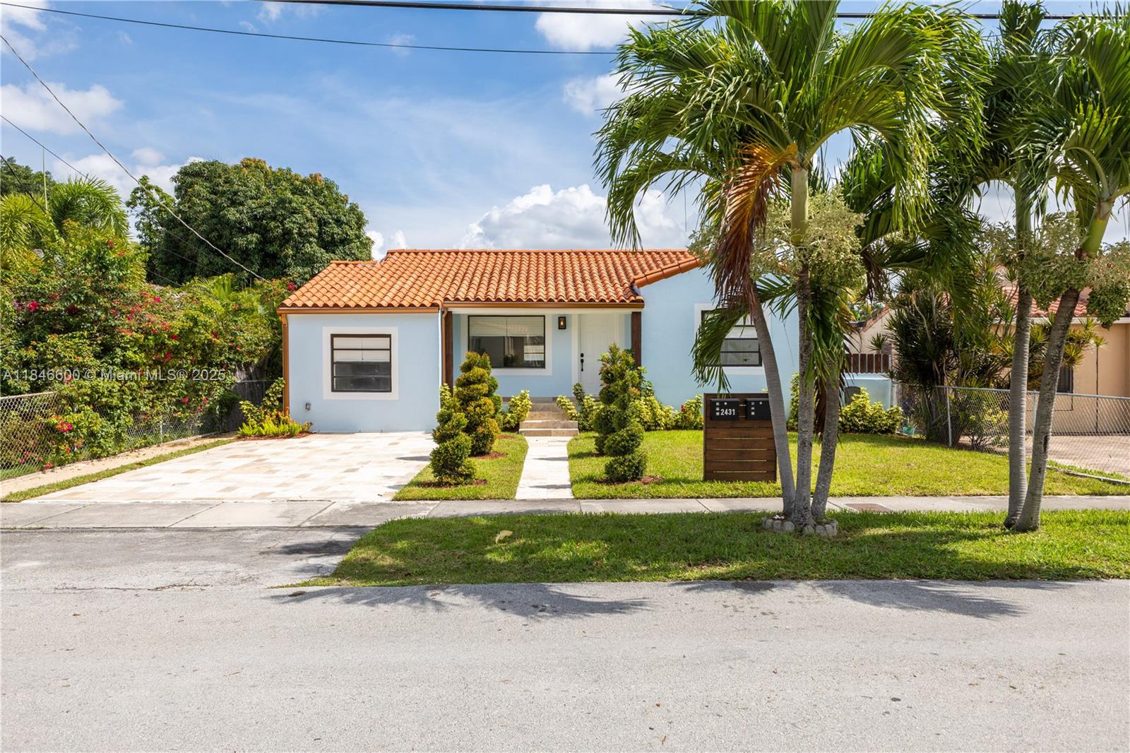 2431 SW 19th St Unit: Front