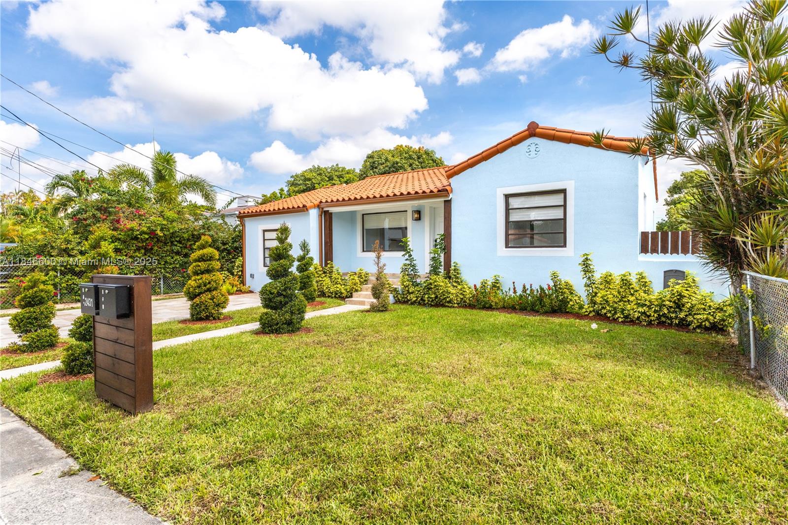 2431 SW 19th St Unit: Front