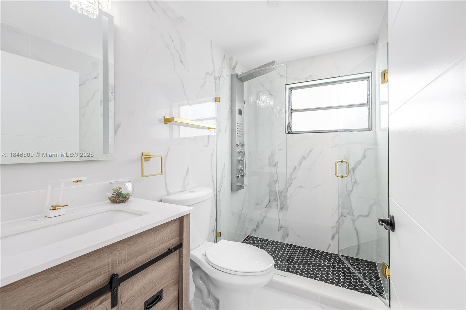 2431 SW 19th St Unit: Front