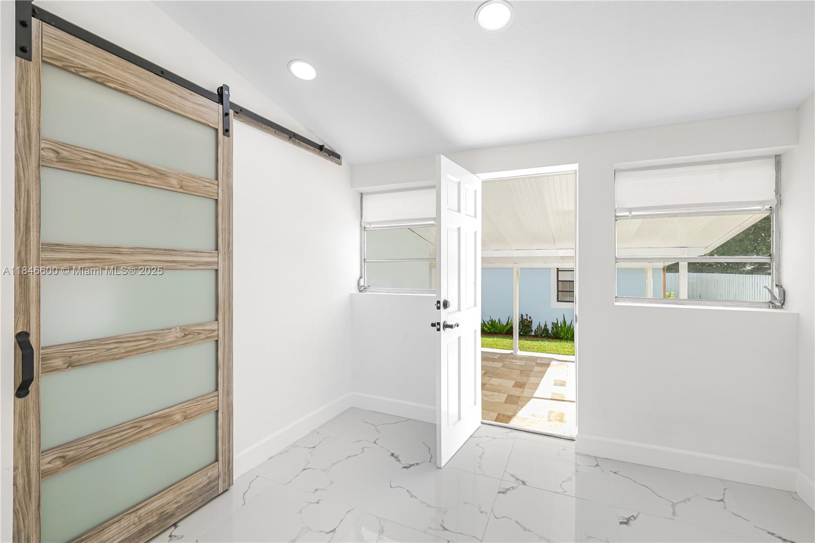 2431 SW 19th St Unit: Front