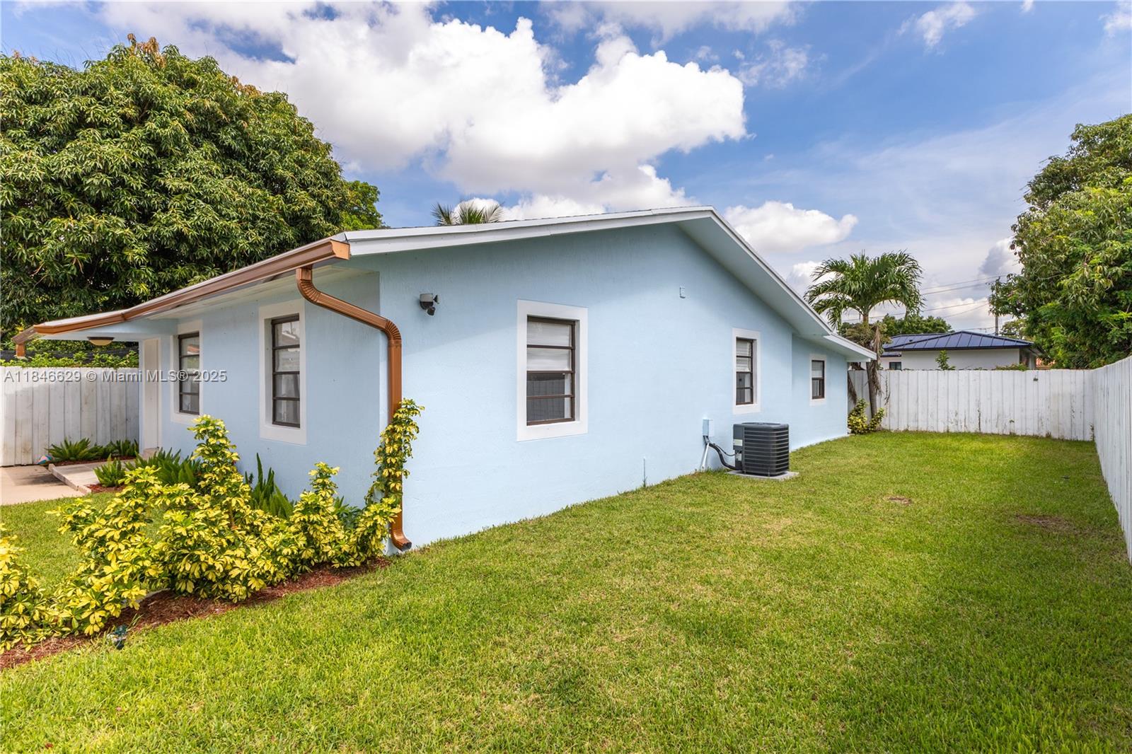 2433 SW 19th St Rear