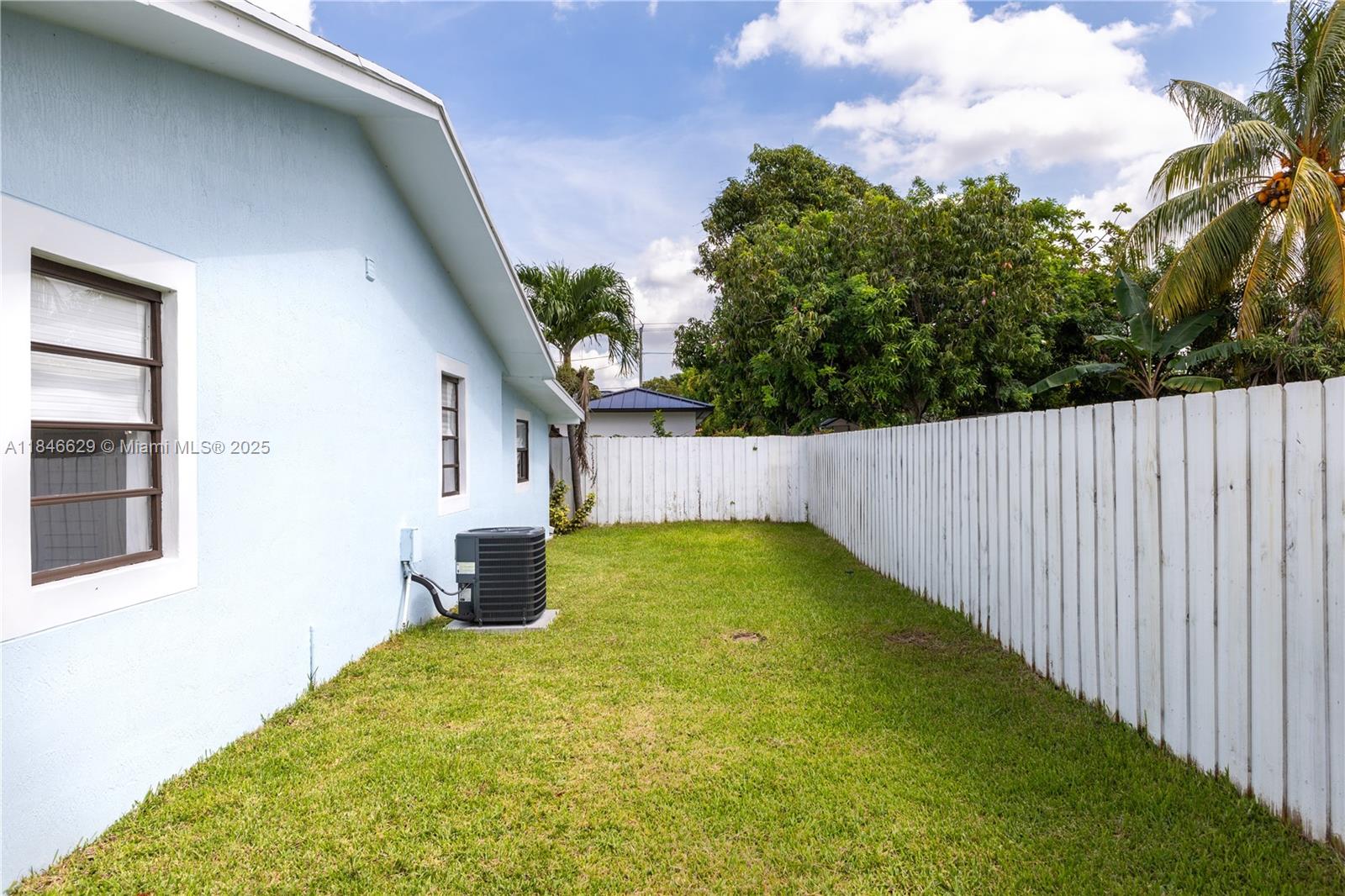 2433 SW 19th St Rear