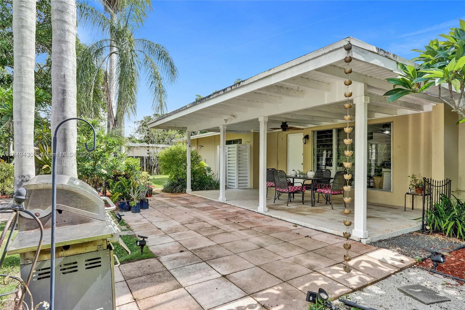 821 Oleander Dr