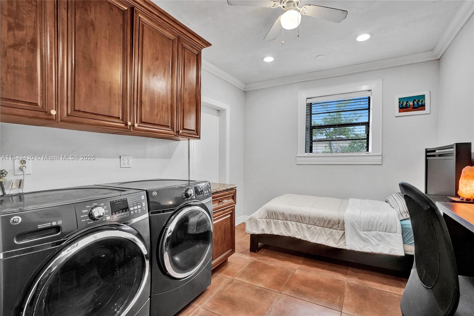 821 Oleander Dr