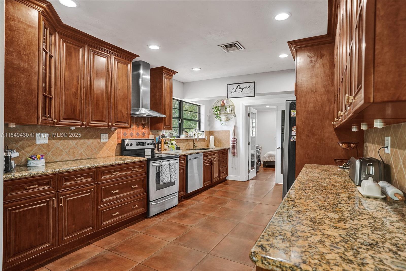 821 Oleander Dr