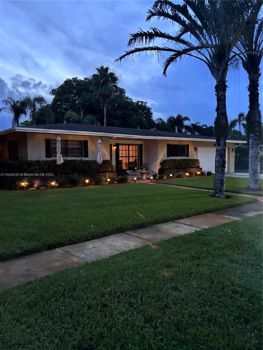 821 Oleander Dr