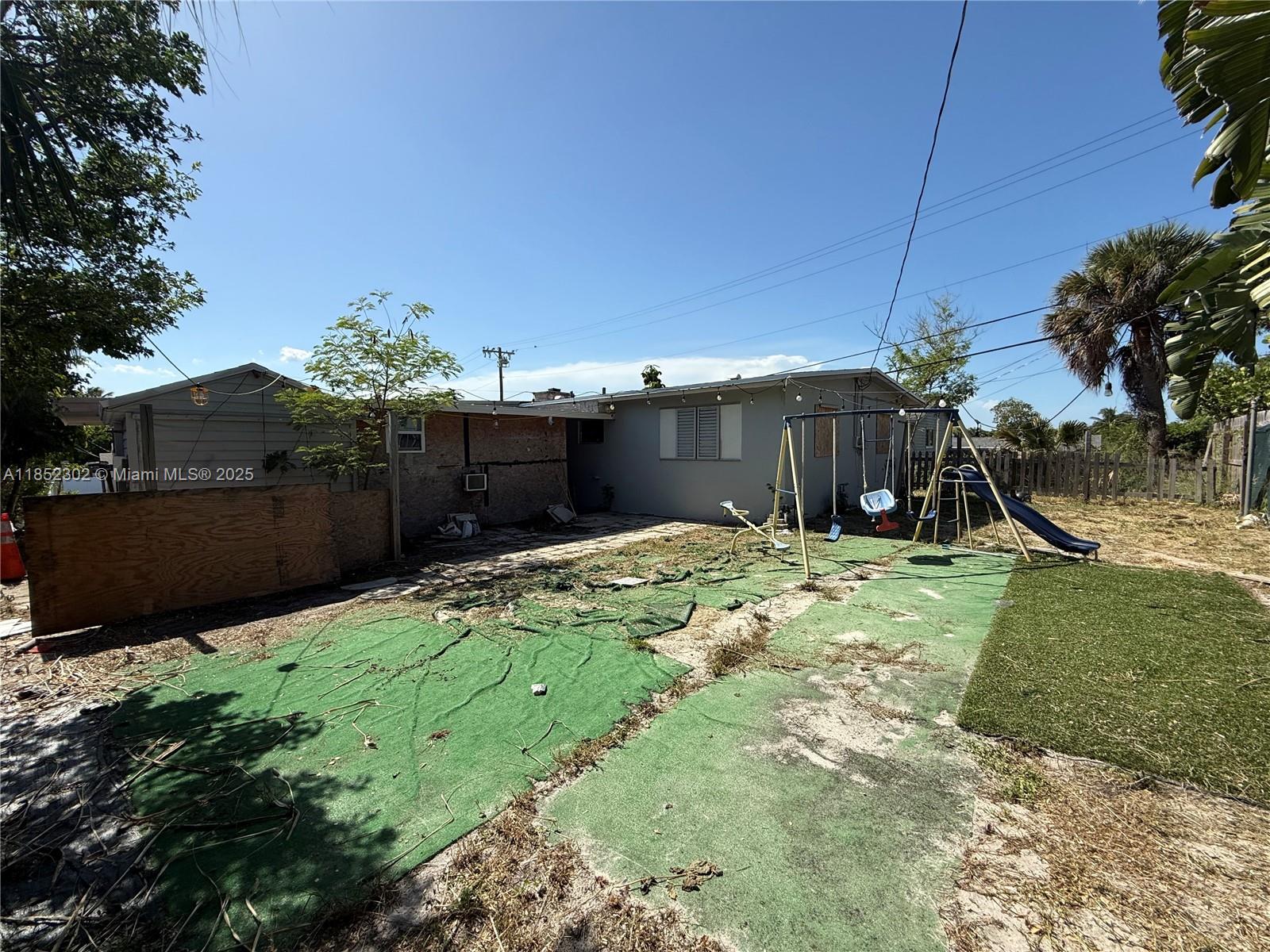1426 Hillcrest Dr